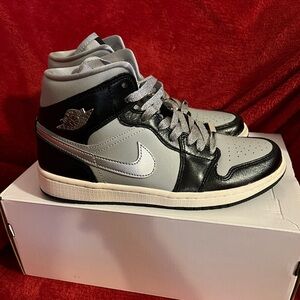 WMNS Jordan 1 Mid